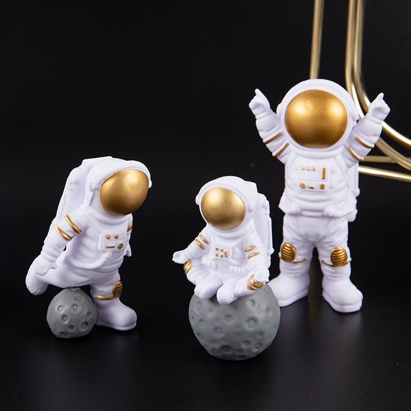 3pcs Plastic Astronaut Statue Statue Astronaut Sculpture Educational Toy Desktop Home Decoration Astronaut Model Children's Gift