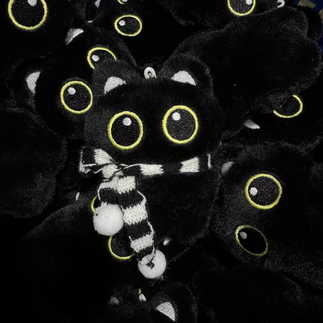 

Мультяшный плюшевый брелок в виде черноглазого черного кота: Милый, универсальный кулон для рюкзаков и одежды 10.5cm