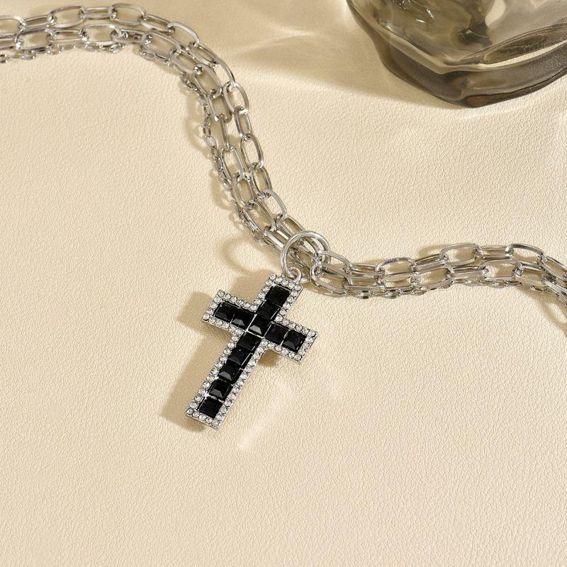Kreuzanhänger Dunkle Halskette Persönlichkeit Punk Diamant Mehrlagige Kombinationskette Schlüsselbeinkette