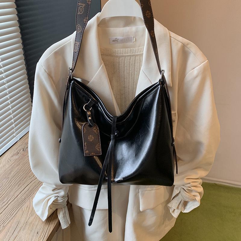 

Женская легкая сумка-тоут через плечо 2025 – Большая вместимость, универсальная сумка на одно плечо для повседневных поездок 31cm x 25cm x 14cm чёрный