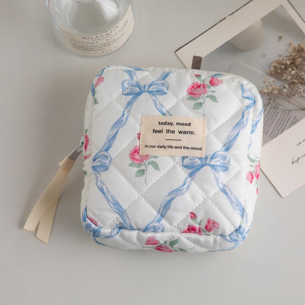 Heart Print Sanitary Napkins Storage Bag Feminine Period Pouch Portable Tampon Organizer Bag Mini Makeup Lipstick Storage Pouch