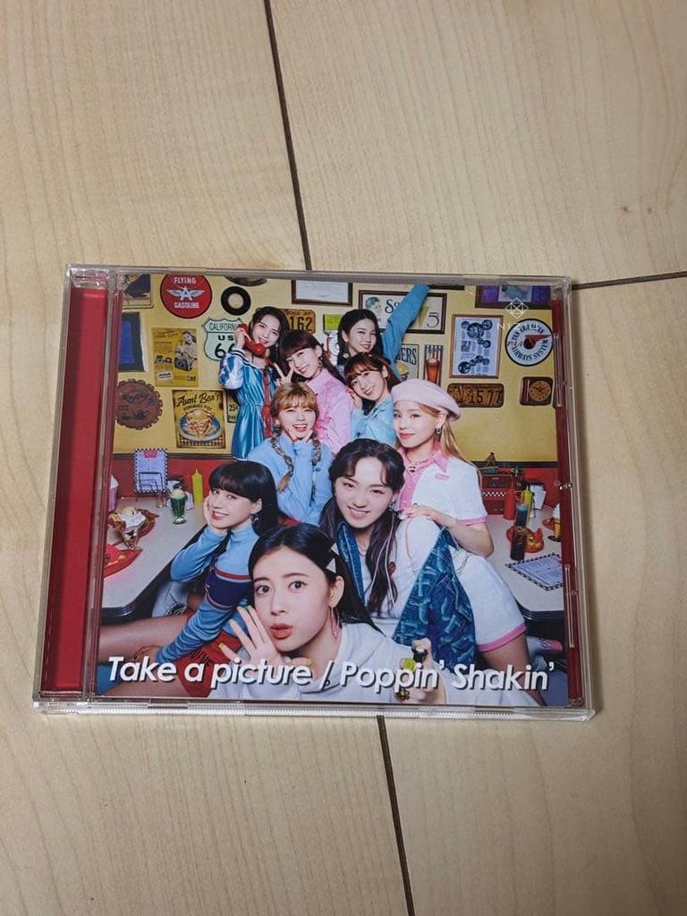 [USED] This is a Niziu CD. It contains two coconut discs.