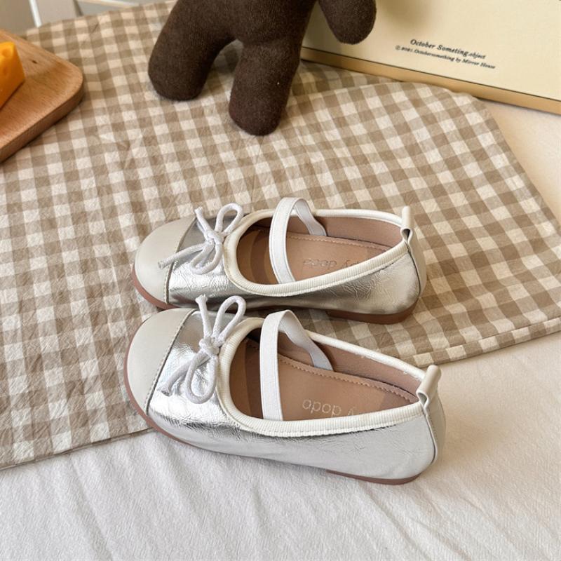 

Новые модные и удобные кожаные туфли на мягкой подошве для девочек на весну и осень 30 серебряный