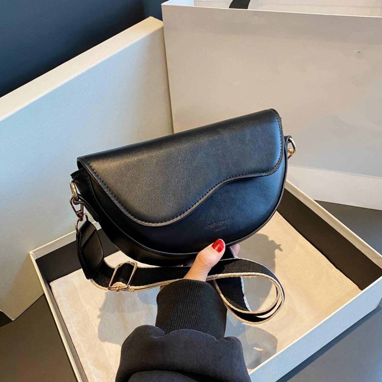 Текстурная маленькая сумка женская универсальная сумка через плечо в стиле ретро модная сумка-седло на одно плечо подмышками One Size чёрный 2179₽