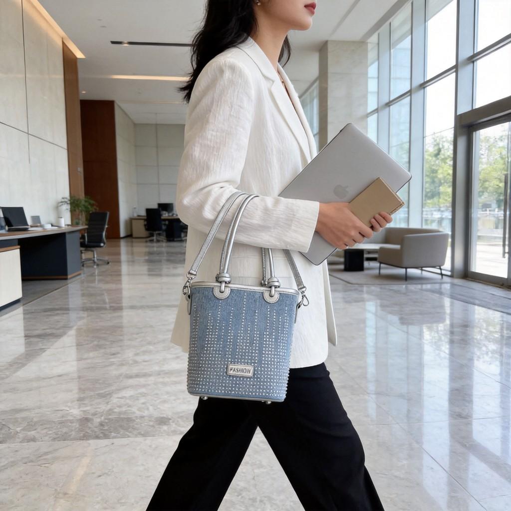 Simple Urban Style Pu Water Bucket Handbag With Detailing For Daily Wear