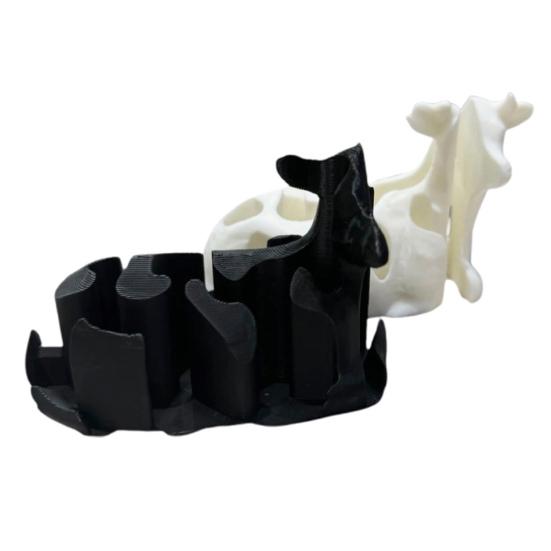 3D Printed Cow Ornament Pass Through Fidget Toy Pass-through Black And White Cow Sculpture for Stress Anxiety Relief