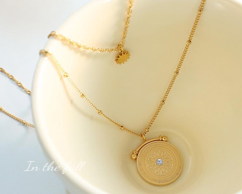 Titanium Steel Gold Plated Double Layer Clavicle Chain with Diamond Pendant and Star Badge