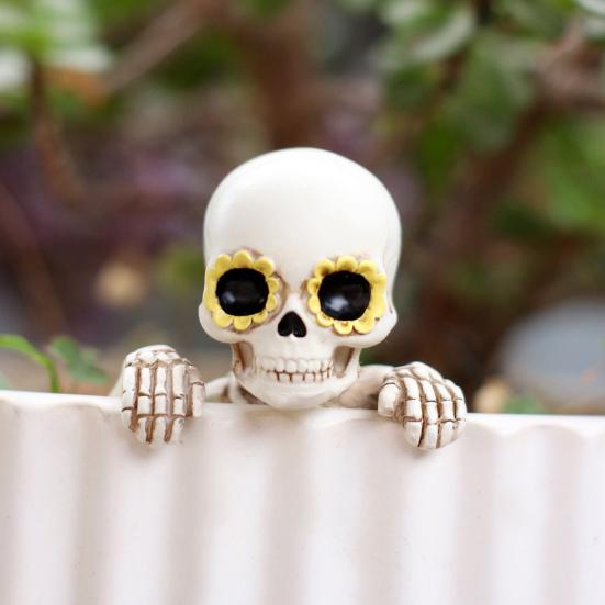 Unique Gardening Gifts Skeleton Flower Pot Hugger, Resin Skull Planter Statue with Eyes, Mini Garden Ornaments Flowerpot Ornament for Halloween