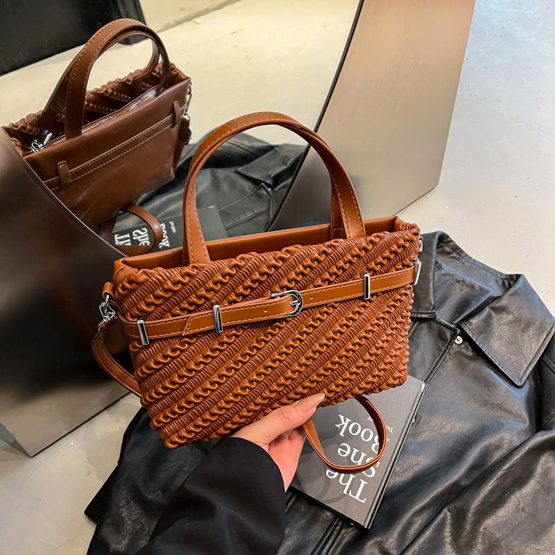 

Elegant Lightweight 2025 Women s Crossbody & Shoulder Bag - Versatile Casual Handbag коричневий