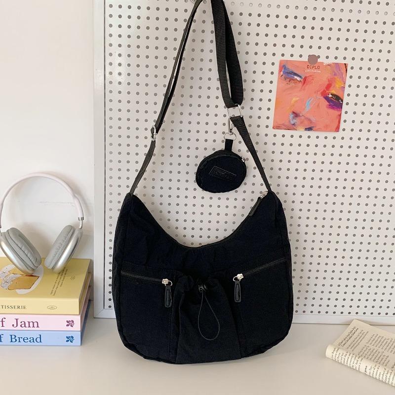 

Folded drawstring lightweight shoulder bag women s summer simple fashion versatile casual messenger tote bag чорний