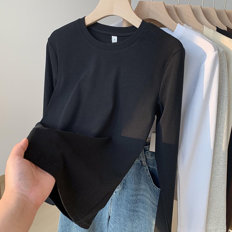 A Long-sleeved T-shirt for Women In Autumn Is A Versatile and Slimming Top That Can Be Layered As A Base Layer for A Slimming Look