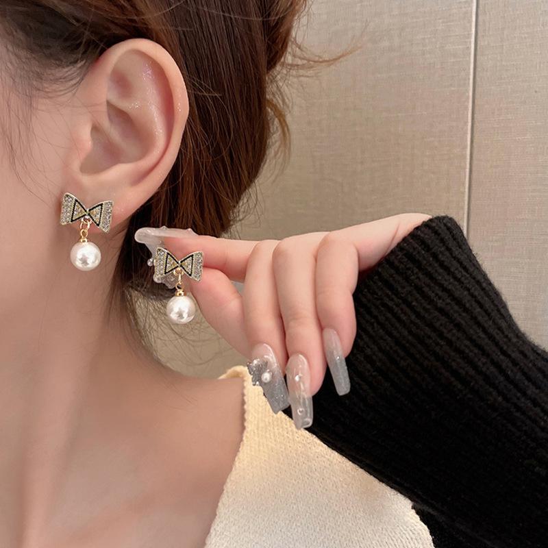 Exquisite S925 Silver Needle Acrylic Bow Pearl Stud Earrings - Stylish, Versatile, and Elegant Accessories