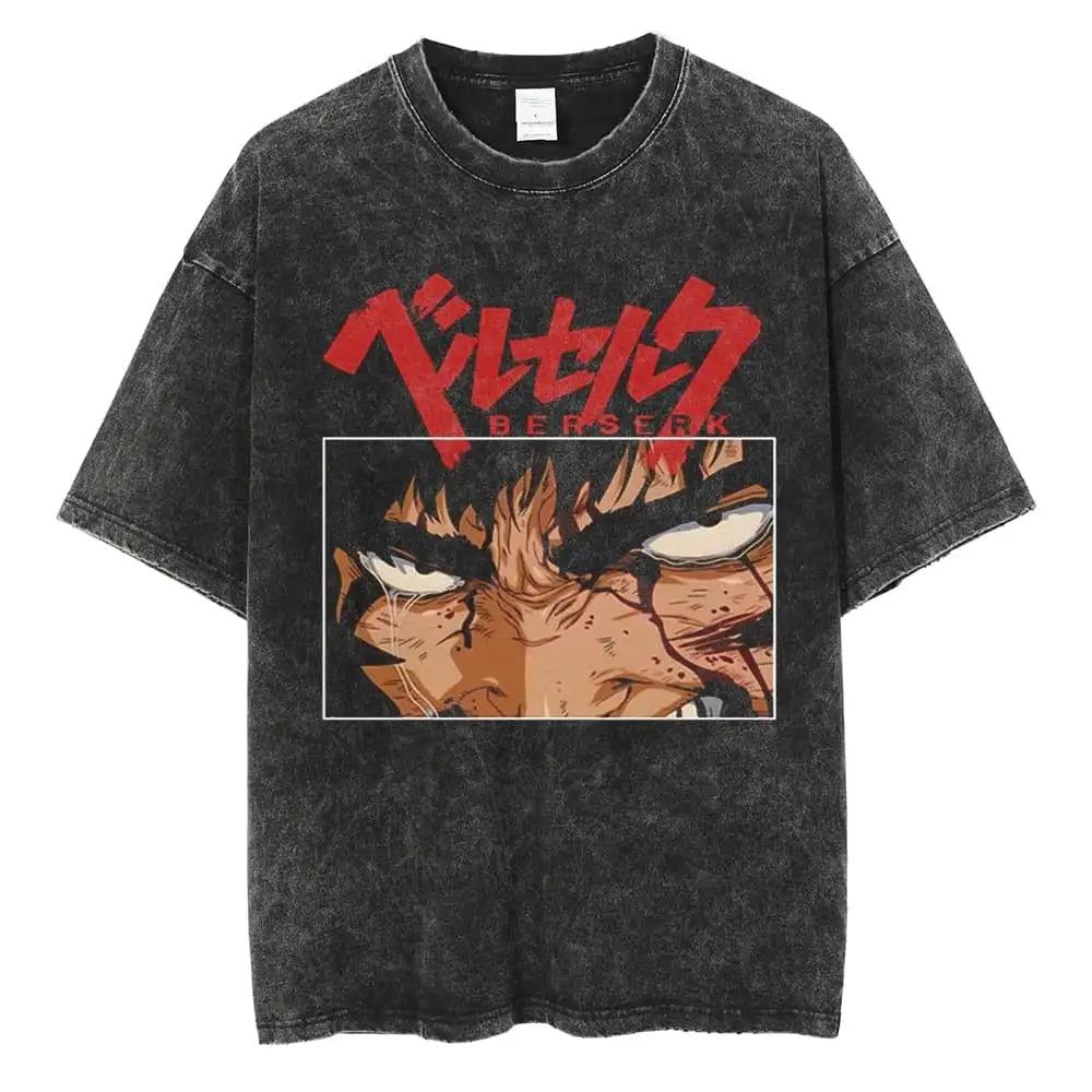 T-shirt Oversize a Maniche Corte con Lavaggio Acido e Stampa Grafica Collage di Pannelli del Manga Berserk, Inclusa l'Iconica Marca del Sacrificio