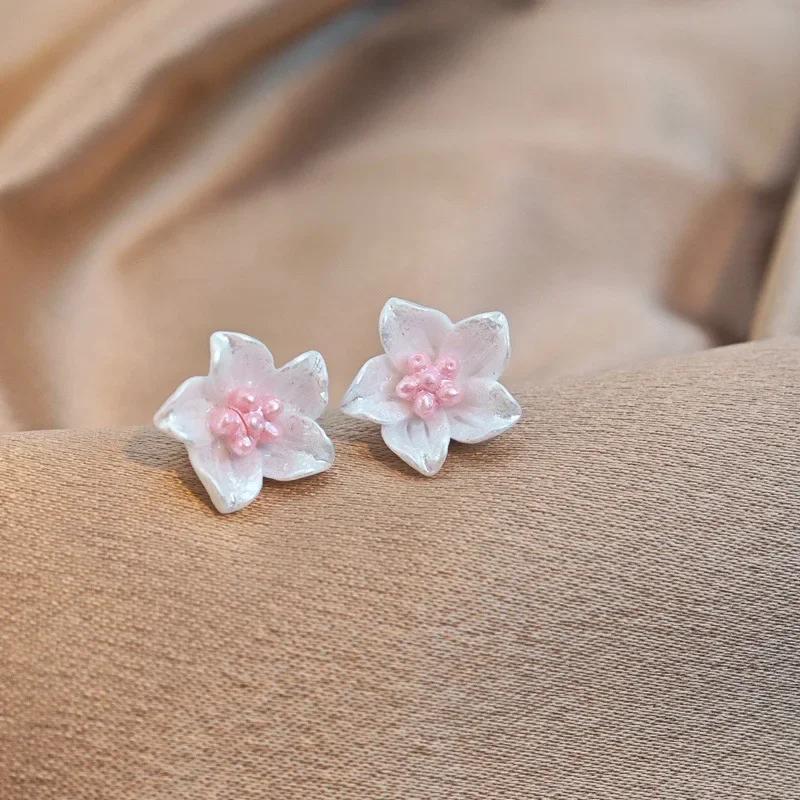 

1unit Resin White Blue Camellia Stud Earring for Women Fresh Trend Sweet Adornment Bridal Christmas Gift розовый