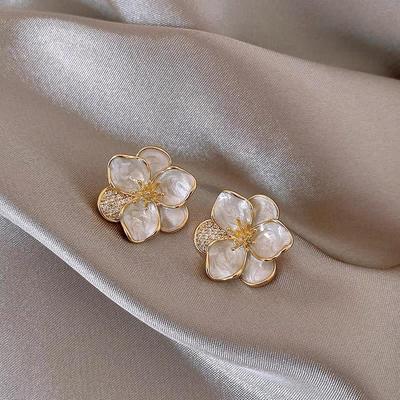 Exquisite Flower Stud Earrings: Elegant, Retro Design for Women, Light Luxury & Versatile High-End Style.