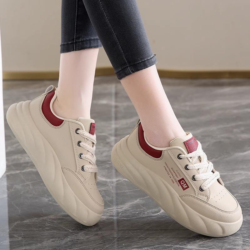 Women's shoes board shoes 2 new autumn size leather pregnant women sports and leisure shoes are not tired and soft and thick feet