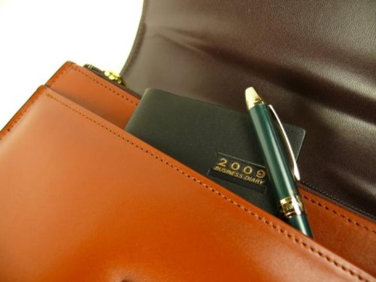 Awaji Bag Workshop Genuine Leather Wide Pouch (Smooth Leather, Brown) [Made in Japan] Cowhide Leather with Lid, Freestanding