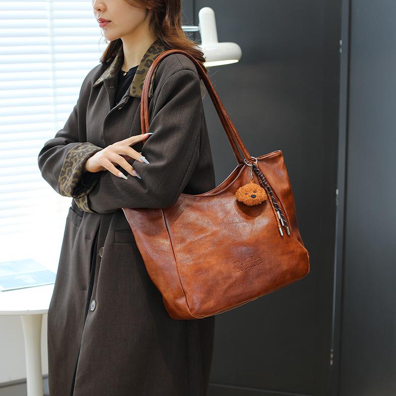 Retro style trend tote bag college students class commute armpit bag 2025 new shoulder handheld women's bag