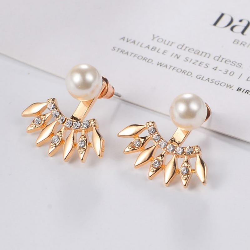 Collana con ciondolo e orecchini con perle finte alla moda da donna