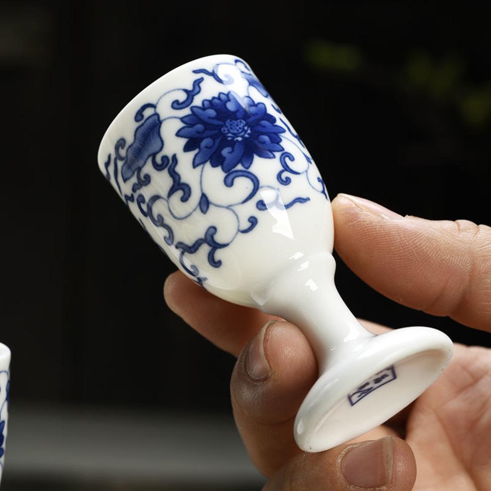 2PCS/Lot Chinese  Mini Goblet 20ML Ceramic Wine Glass Home Retro Liquor Glass Chinese Blue And White Porcelain Wine Cup
