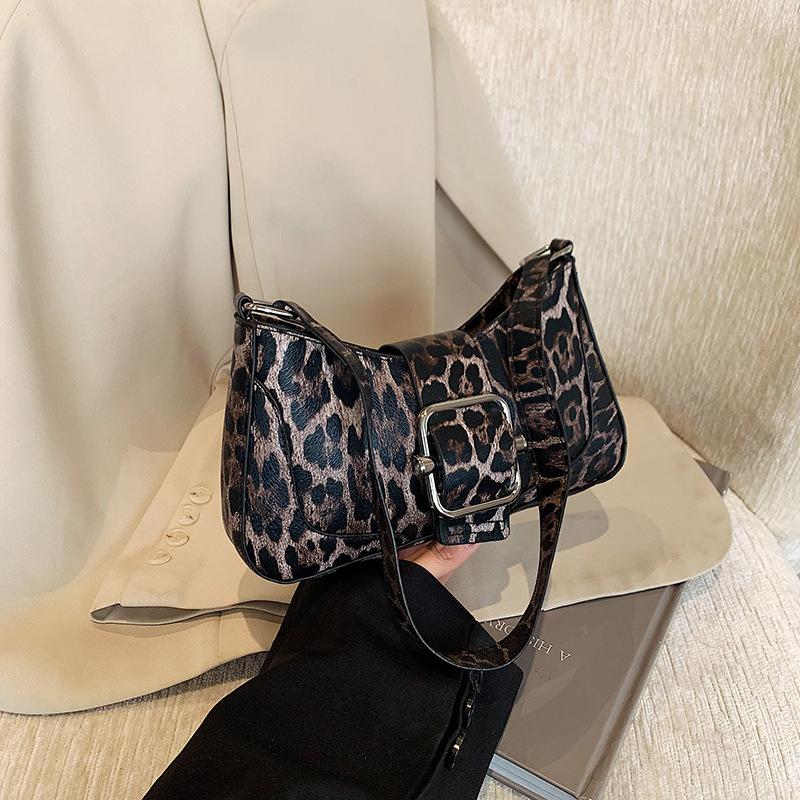 Korean version of fashion underarm women's bag 2025 winter new niche design handbag retro leopard print shoulder crescent bag