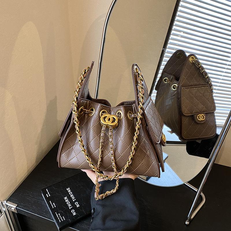 Rhombus Chain Bag Women's 2025 New Messenger Bag Autumn and Winter Niche Design Popular Shoulder Bucket Bag This Year