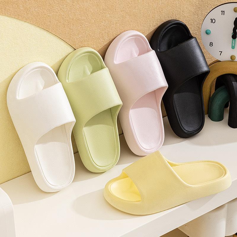 

Women Bathroom Slippers Cloud Cushion Slides Summer Flat Sandals Thick Platform Shoes Women Indoor Non-Slip Couple Flip Flops 40-41 рожевий