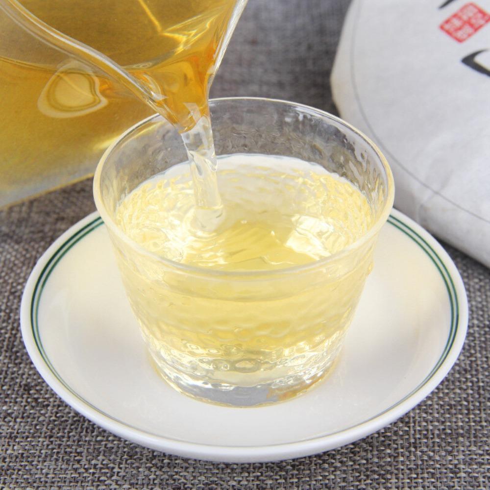 2017 Alter Baum Pu-erh-Tee-Kuchen 357g Reiner Chinesischer Grüner Tee Natürliches Kräuter-Detox-Energiegetränk