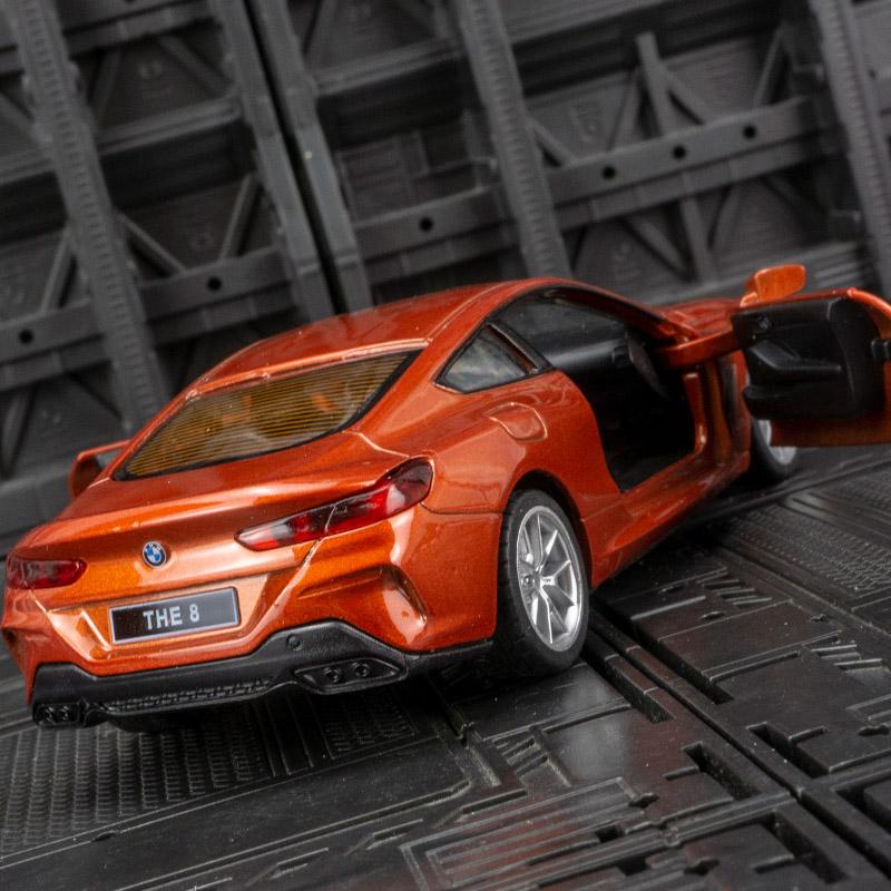 1:35 BMW M850i Alloy Car Model Ornament Door Can Be Opened Has Simulated Sound and Lighting Functions, Rich Details