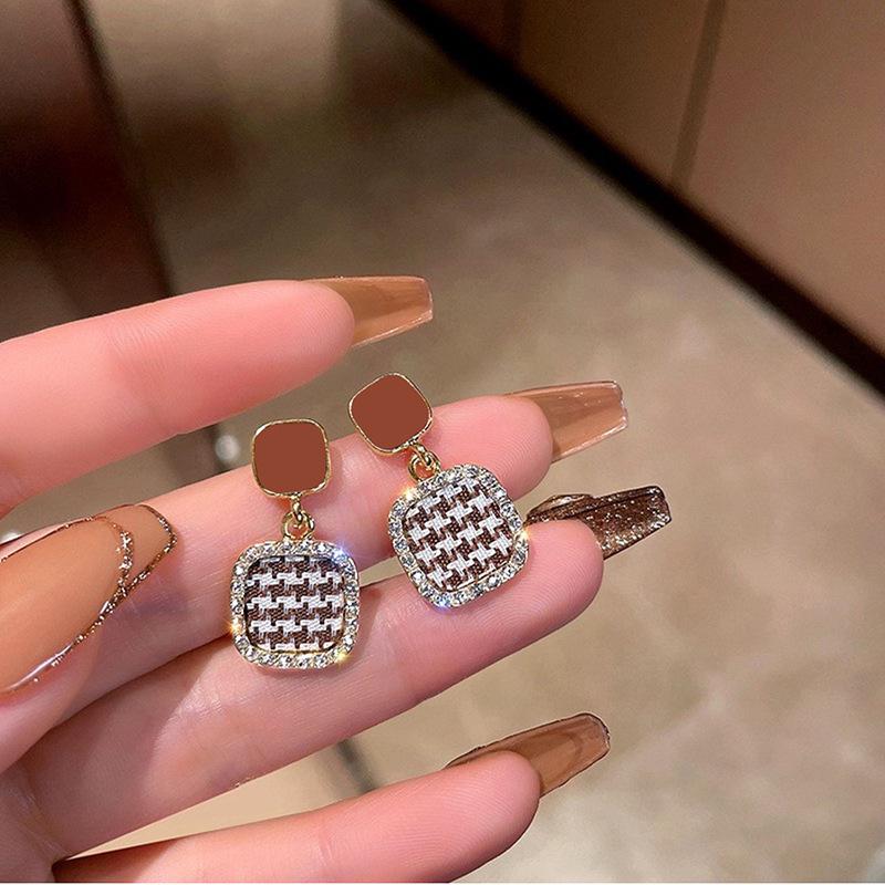 S925 Sterling Silver Houndstooth Geometric Stud Earrings - Elegant Hong Kong Style for 2023