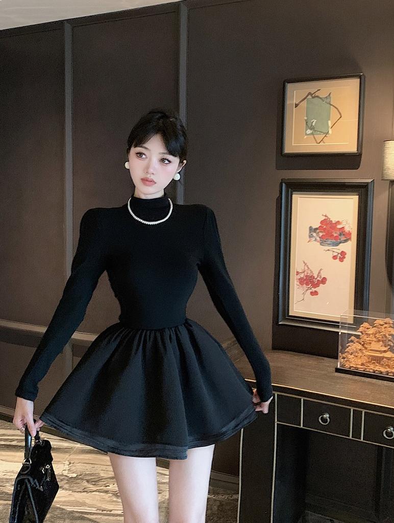 Xiaoxiangfeng Qianjin Prinzessinnenkleid Damen Herbst und Winter Halbturtleneck Unteres Strickkleid Kleines Schwarzes Kleid Flauschiges Kleid