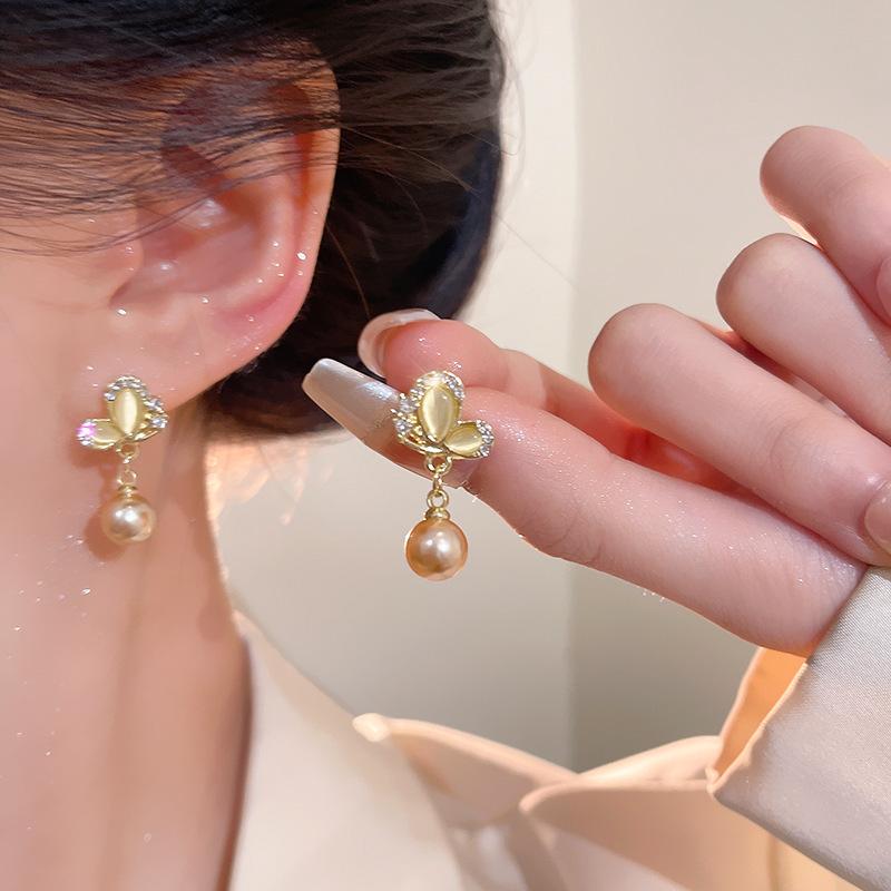Super Fairy Crystal Butterfly Earrings Women's Niche High-end Sense Versatile Temperament Pearl Stud Earrings