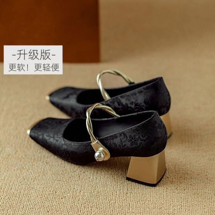 

Spring new Chinese style French light luxury embossed silk middle heel shoes women s color matching square head word with thick heel single shoes 35