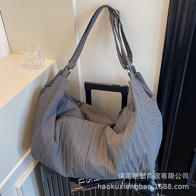 Canvas Bag Women's Large Capacity 2025 New Summer Versatile Simple Shoulder Shopping Bag College Student Class Tote Bag