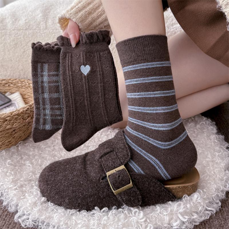 Coffee-colored Wool Socks for Women, Mid-calf Socks for Autumn and Winter, Thickened Cashmere Warm, Retro Heart-shaped Striped Long Socks