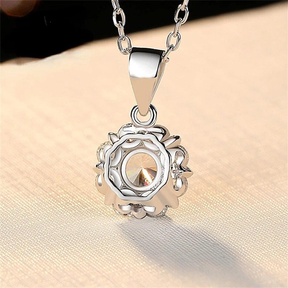 New Snowflake 0.5 Carat Moissanite Diamond 100% 925 Sterling Silver Luxury Sparkling Flower Pendant Necklace Women's Jewelry
