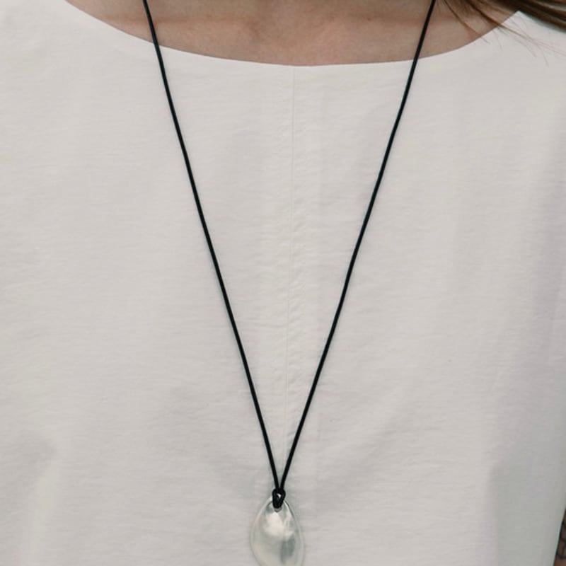 Thro.er Inner Necklace