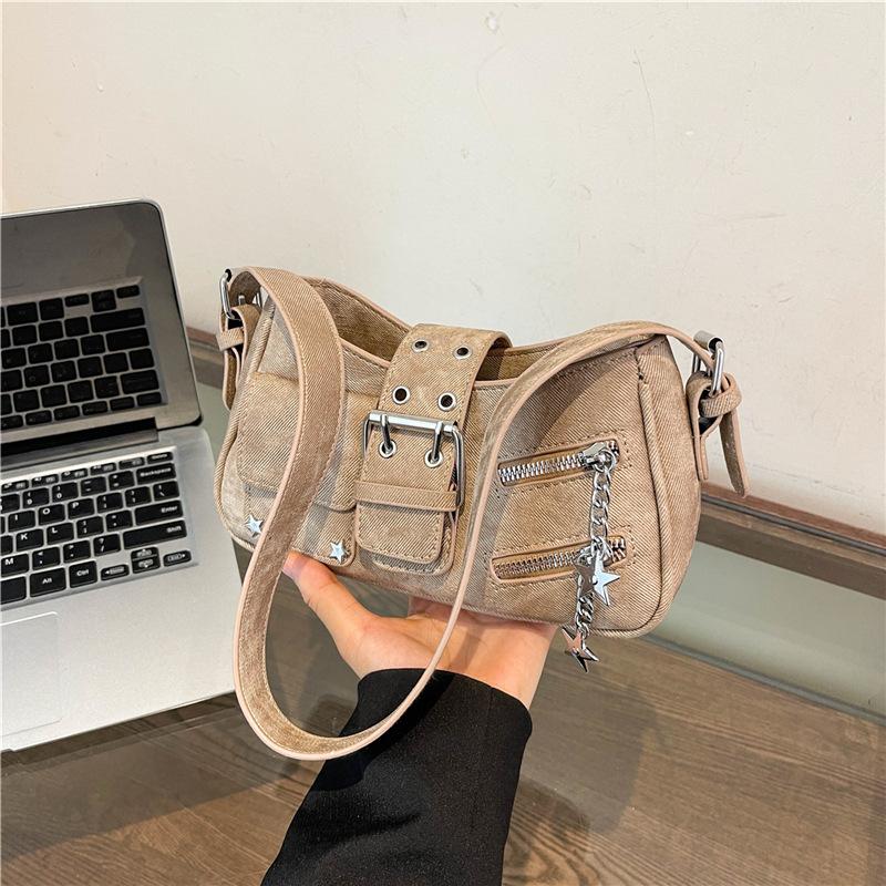 Niche Design American Spice Girl Armpit Bag Female 2026 New Star Rivet Hand Carry Shoulder Bag Crossbody Locomotive Bag