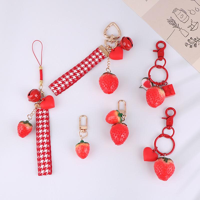 1 Stück Erdbeere Rotes Herz Schlüsselbund Schlüsselbund Für Frauen Mädchen Schmuck Simulierte Frucht Niedlich Auto Schlüsselhalter Schlüssel Zubehör