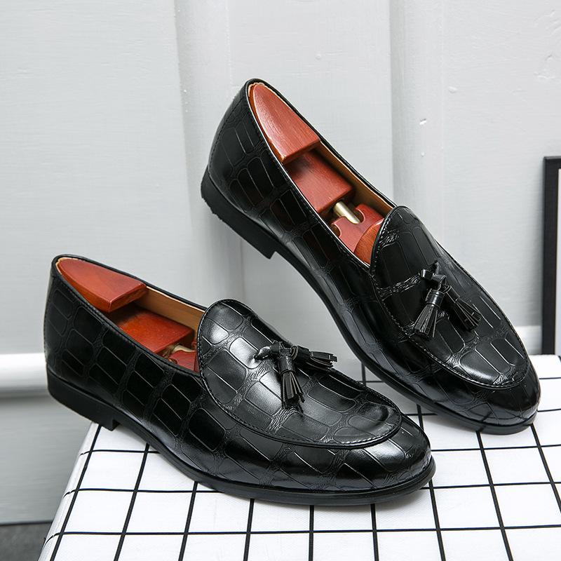 Large size leather shoes men's British pointed toe one pedal fringed men's shoes foot cover business leisure trend small leather shoes
