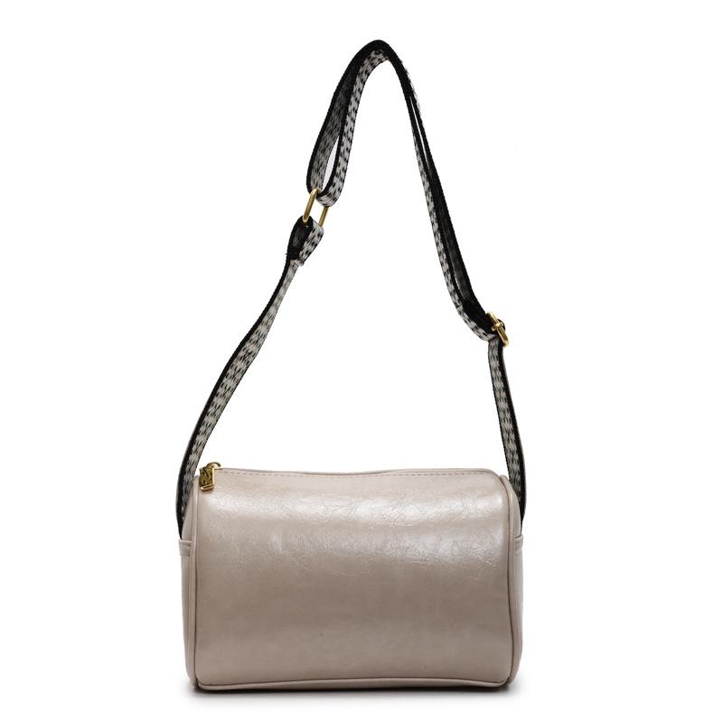 New shoulder bag fashion messenger bag versatile casual large-capacity commuter bag