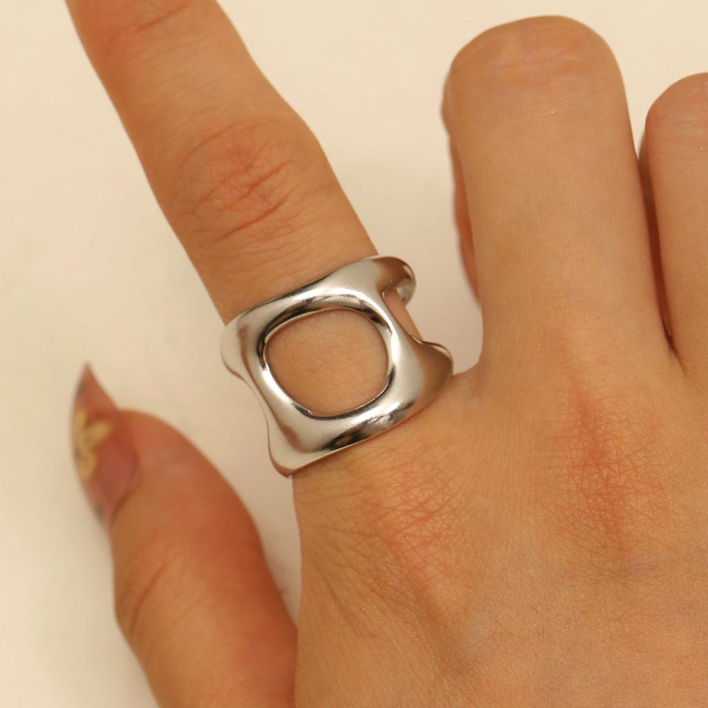 2026 Stil 18k Echtgold Edelstahlring Französischer leichter Luxusstil Wassertropfen glänzend Gold offener Ring Schmuck Frauen