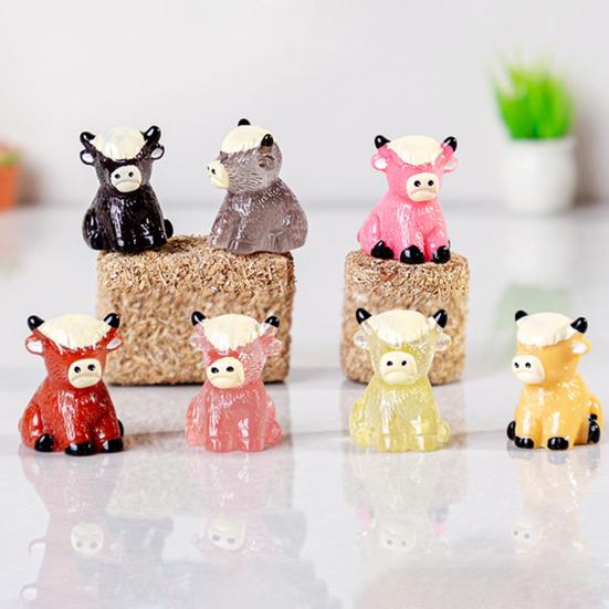 10 sztuk Miniaturowa figurka krowy szkockiej Żywiczna miniatura siedzącej krowy szkockiej Zwierzęta Kolekcjonerska rzeźba Ozdoba na biurko