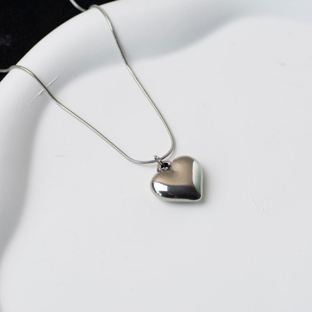 Simple Titanium Steel Necklace Women'S Light Luxury High-End Love Pendant Neck Chain Autumn And Winter Sweater Chain Minimalist Style