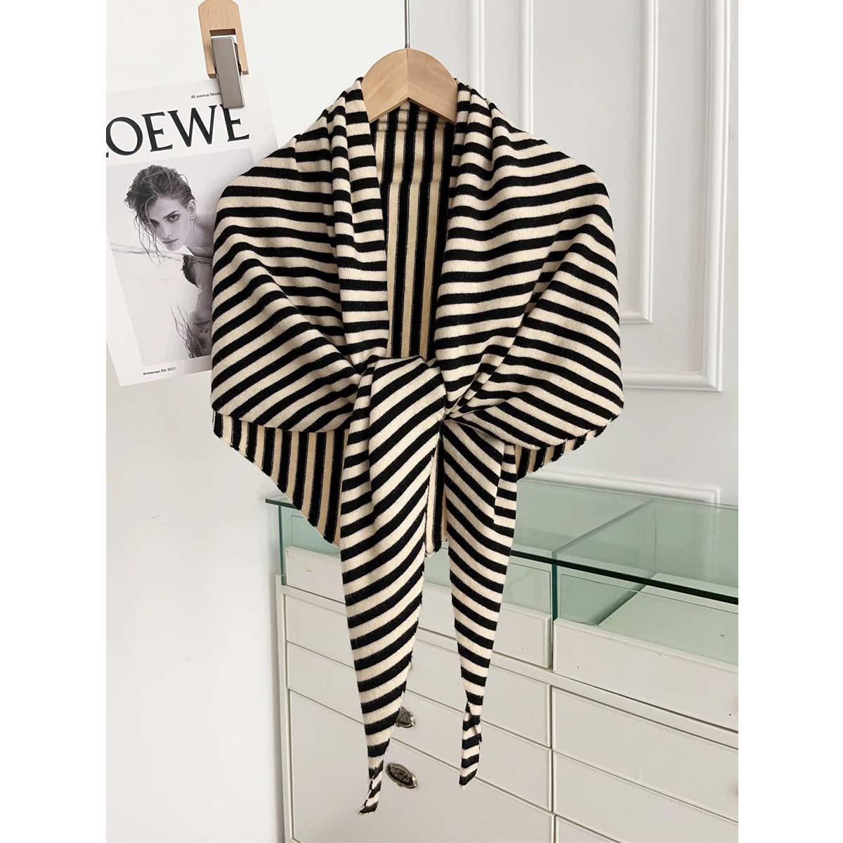 

2025 Шерстяной смесовый полосатый треугольный шаль Женская теплая толстая вязаная верхняя одежда