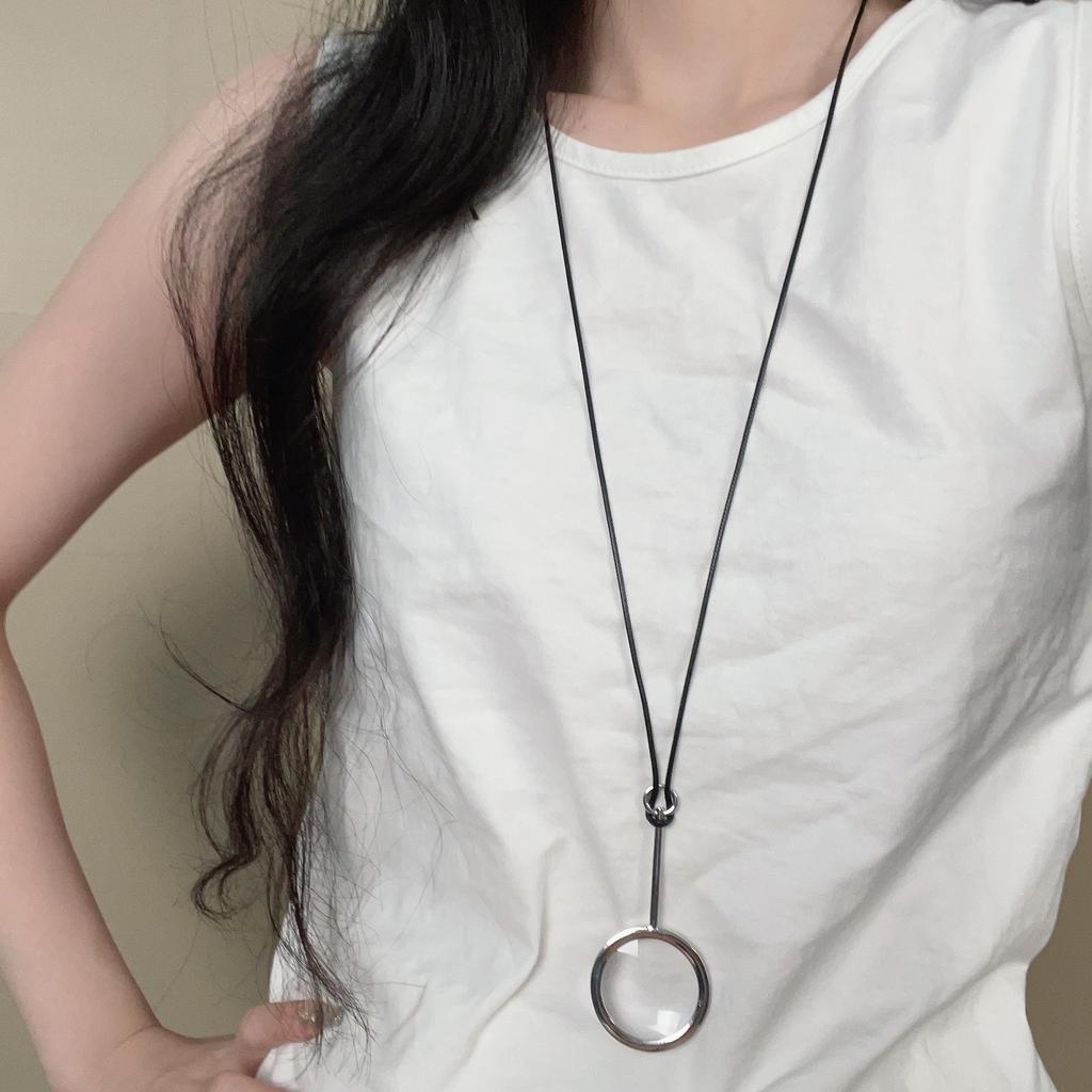 Blogger same magnifying glass pendant long necklace women's light luxury niche high sense retro ins black rope sweater chain