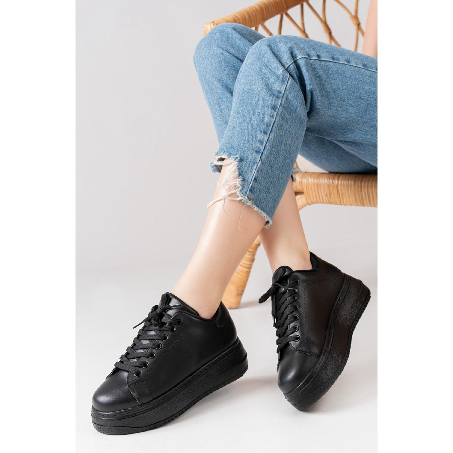

Жіночі білі кросівки на високій підошві My Shoes 36 чорний