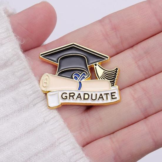 Graduation Brooch Bachelor Hat Shape Graduation Photos Pin Finishing Touch Suit Lapel Badge Graduation Season Accessory