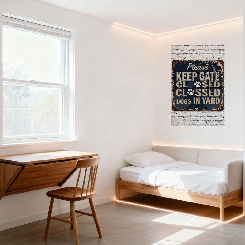 Vintage Metal Sign 'Please Keep Gate Closed Dogs In Yard' Rustic Distressed Wall Plaque for Garden Yard Home Decor Hanging Art