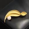 Simple and Elegant Gold Brushed Matte Leaf Brooch Temperament Natural Pearl Pod Leaf Pin Men and Women the Same Style